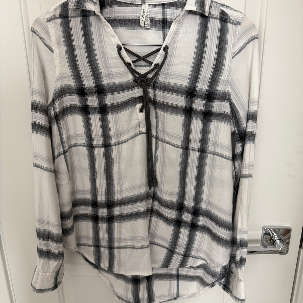 Mudd Black and White Plaid Blouse